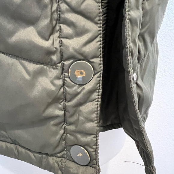 Old Navy puffer vest. Size xsmall. - Picture 5 of 6